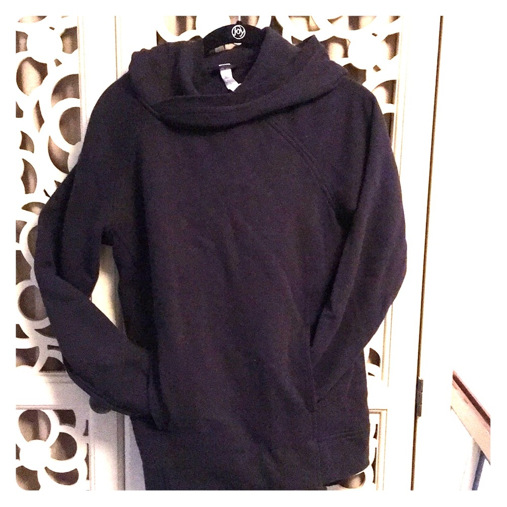 Lululemon black hooded sweatshirt size 6